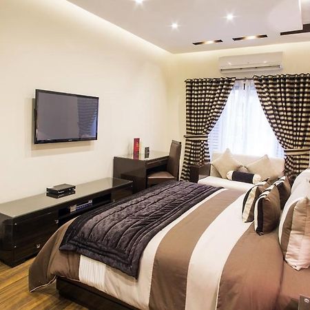Royaute Luxury Suites&Hotel Gulberg Lahore Chambre photo